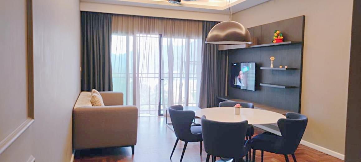 Apartment Cozy @ Vista Residents